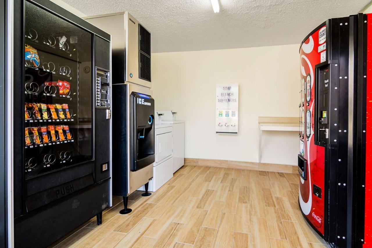 Econo Lodge Эшборо Экстерьер фото